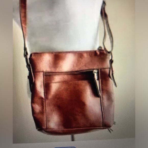 Bueno soft leather crossbody / shoulder bag. Many compartments. Stlyish. - Picture 2 of 9